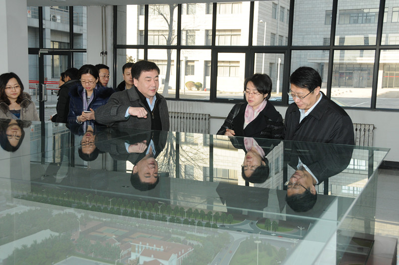 王群生副校长带领各级领导参观学校